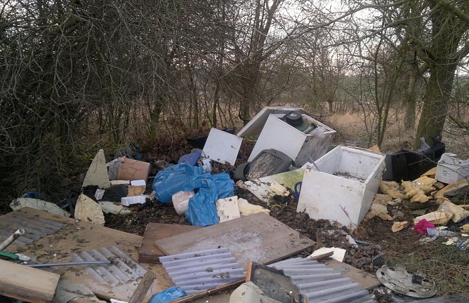 Sauerei an der Grenze (Foto: T. Gardelky) Sauerei an der Grenze (Foto: T. Gardelky)