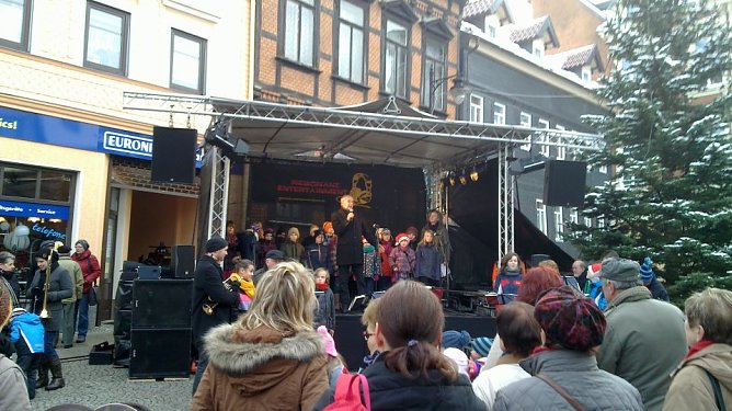 Weihnachtsmarkt eröffnet (Foto: P. Sawatzki) Weihnachtsmarkt eröffnet (Foto: P. Sawatzki)