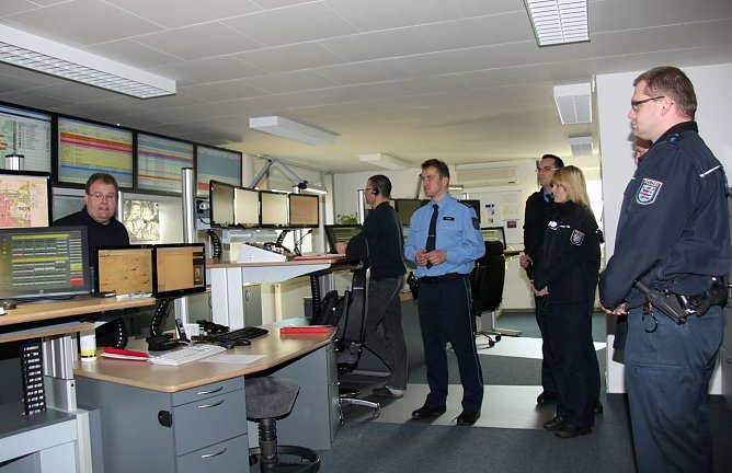 Besuch in derLeitstelle (Foto: J. Piper) Besuch in derLeitstelle (Foto: J. Piper)