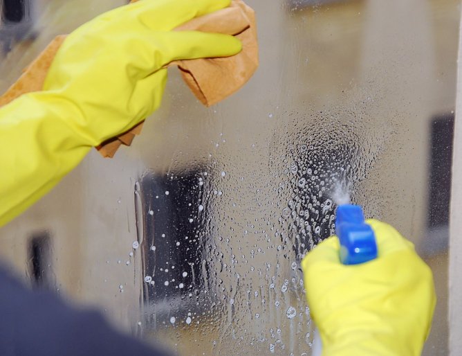 Mindestlohn f&uuml;rs Putzen (Foto: IG Bau)