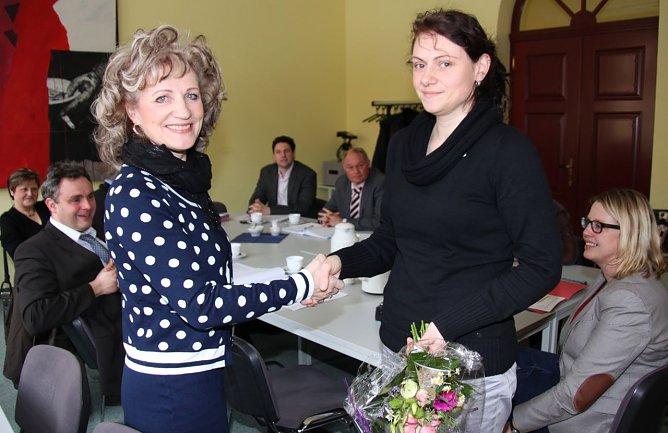 Keller &uuml;berreicht Urkunde (Foto: J. Piper)