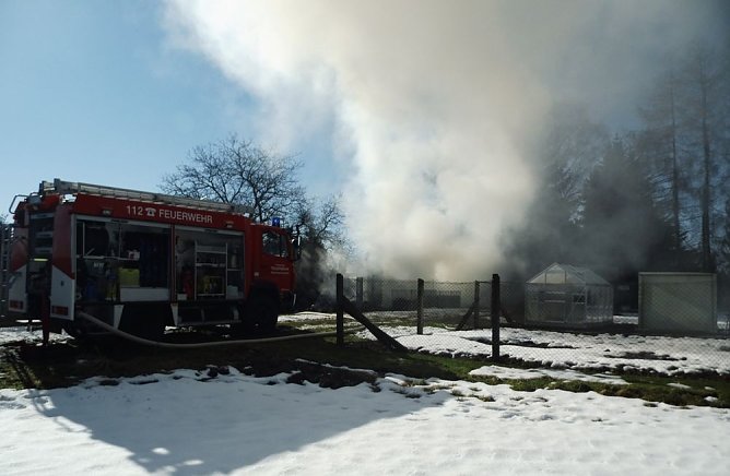 Gartenlaube brannte nieder (Foto: D. Erfurt)