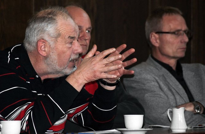 Beratung mit den kommunalen "Chefs" (Foto: J. Piper) Beratung mit den kommunalen "Chefs" (Foto: J. Piper)