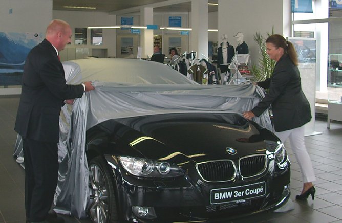 &Uuml;bergabe Spendenfahrzeug durch das Autohaus Fritze Sondershausen (Foto: Karl-Heinz Herrmann)