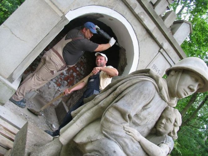 ehrenmal (Foto: ehrenmal) ehrenmal (Foto: ehrenmal)