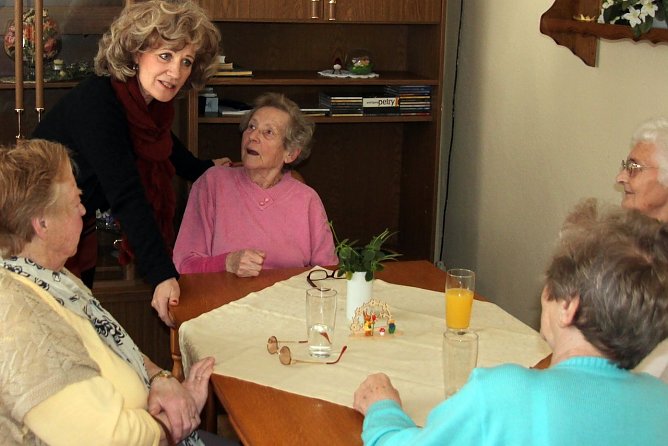 Besuch im sozialen Zentrum (Foto: Reuter) Besuch im sozialen Zentrum (Foto: Reuter)