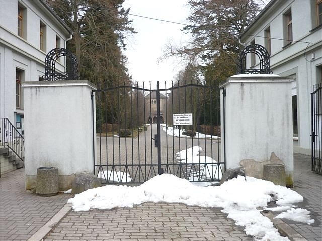 Schmiedeeisernes Tor am Haupteingang (Foto: Stadtverwaltung Nordhausen) Schmiedeeisernes Tor am Haupteingang (Foto: Stadtverwaltung Nordhausen)