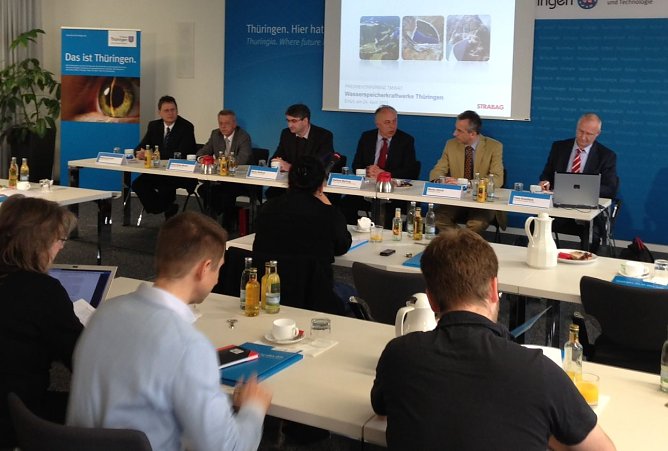 Pressekonferenz in Erfurt, Matthias Ehrhold ganz links (Foto: privat) Pressekonferenz in Erfurt, Matthias Ehrhold ganz links (Foto: privat)