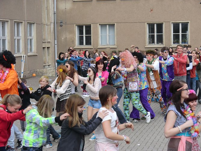 Flower Power am Gymnasium (Foto: S. Meyer) Flower Power am Gymnasium (Foto: S. Meyer)