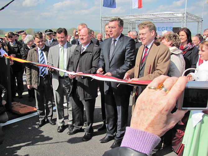 Verkehrsfreigabe A 71 perfekt (Foto: Bernd Müller) Verkehrsfreigabe A 71 perfekt (Foto: Bernd Müller)