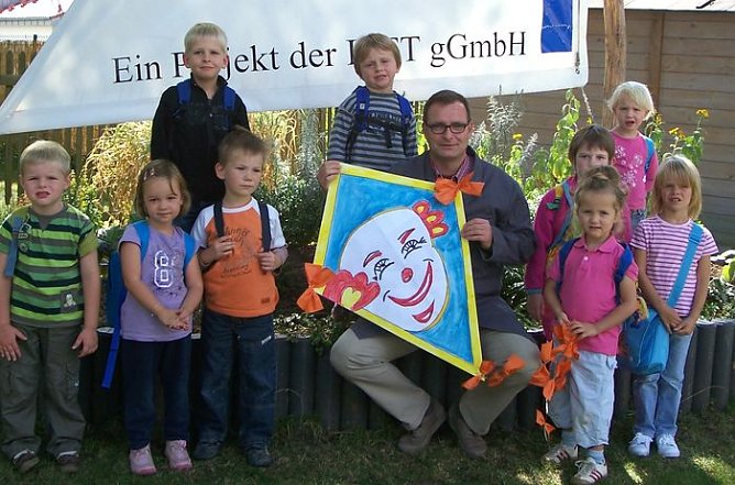 Mit Micha Drachen bauen (Foto: LIFT) Mit Micha Drachen bauen (Foto: LIFT)