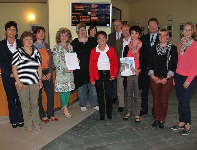 Vertrag unterzeichnet (Foto: J. Piper)