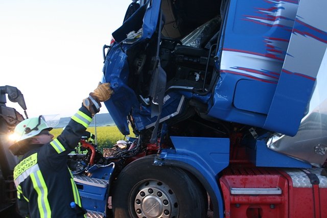 Unfall auf der Autobahn A 38 (Foto: Feuerwehr Heiligenstadt) Unfall auf der Autobahn A 38 (Foto: Feuerwehr Heiligenstadt)