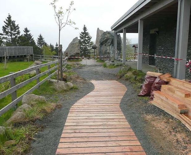 Der neue Torfhausstieg (Foto: Nationalpark Harz) Der neue Torfhausstieg (Foto: Nationalpark Harz)