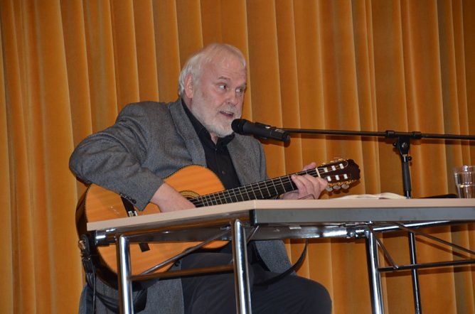 Gelesen und gesungen (Foto: FHN)