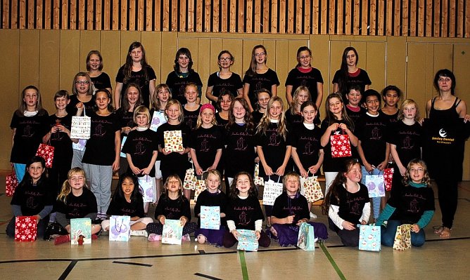 Haben die Opfer des Hochwassers gedacht: Arreelini Belly Dancers (Foto: D. Daniel) Haben die Opfer des Hochwassers gedacht: Arreelini Belly Dancers (Foto: D. Daniel)