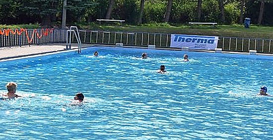 Fürs Baden bereit (Foto: Karl-Heinz Herrmann) Fürs Baden bereit (Foto: Karl-Heinz Herrmann)