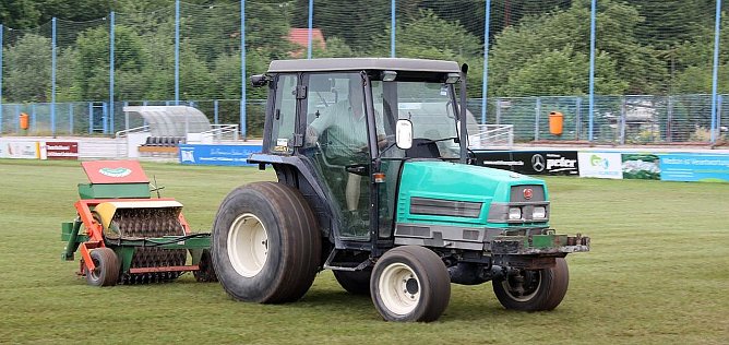 Wacker-Rasen wird fit gemacht (Foto: Stadtverwaltung Nordhausen) Wacker-Rasen wird fit gemacht (Foto: Stadtverwaltung Nordhausen)