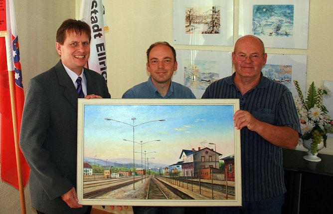 Bild &uuml;bergeben (Foto: R. Wille)