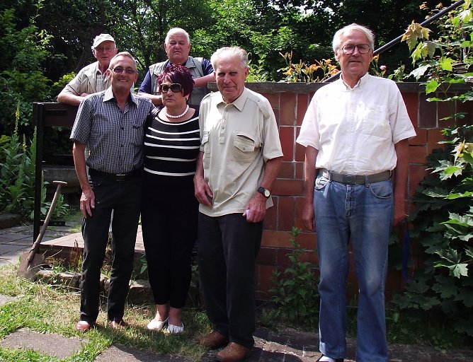 Geburtstagsfeier im Garten (Foto: K. Frank)