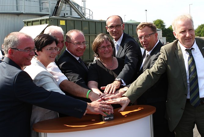 Gemeinsam auf den Knopf gedr&uuml;ckt (Foto: en)