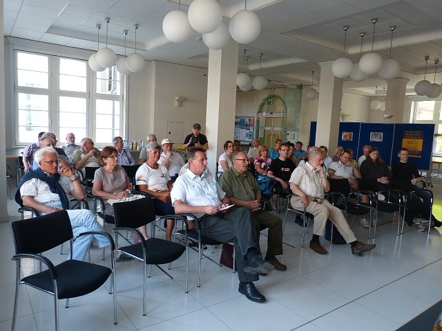 Diskutiert (Foto: Harald Buntfu&szlig;)