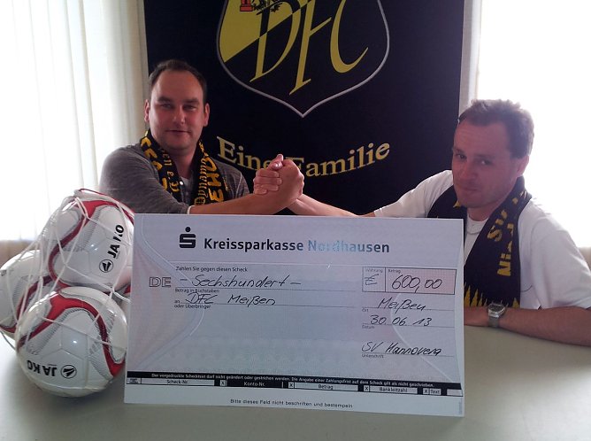 Vereinsfreundschaft besiegelt (Foto: privat)