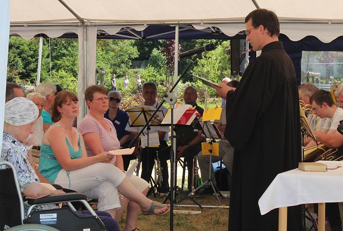 Gottesdienst unter freiem Himmel (Foto: privat)