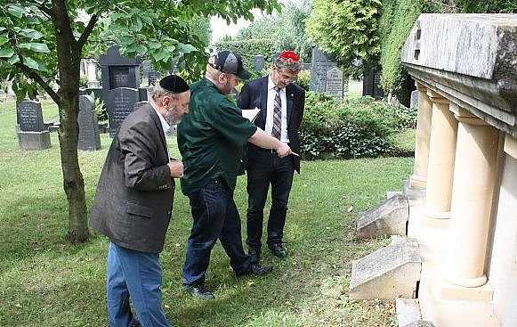 Friedhof inspiziert (Foto: Stadtverwaltung Nordhausen) Friedhof inspiziert (Foto: Stadtverwaltung Nordhausen)