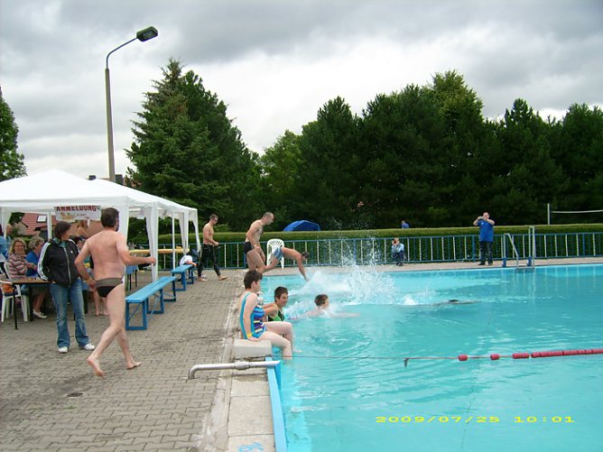 24-h-Schwimmen im Freibad Gro&szlig;furra (Foto: Badesportverein Gro&szlig;furra)