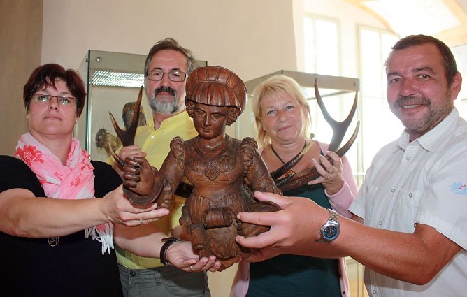 &Uuml;bergeben (Foto: I. Bergmann|Stadtverwaltung Nordhausen)