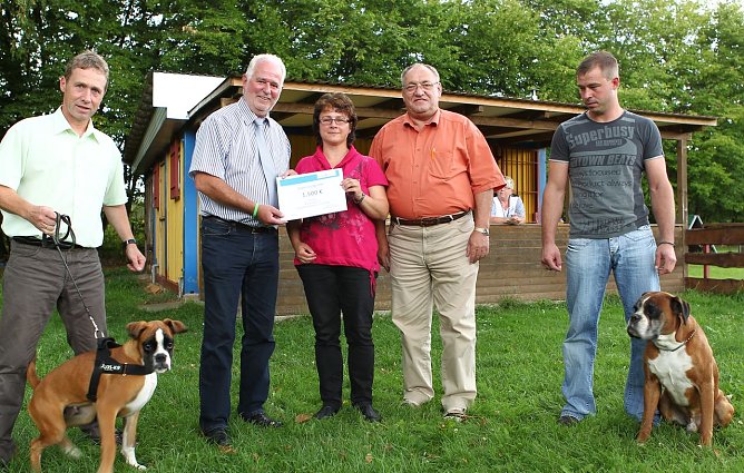 Bescheid übergeben (Foto: nnz) Bescheid übergeben (Foto: nnz)
