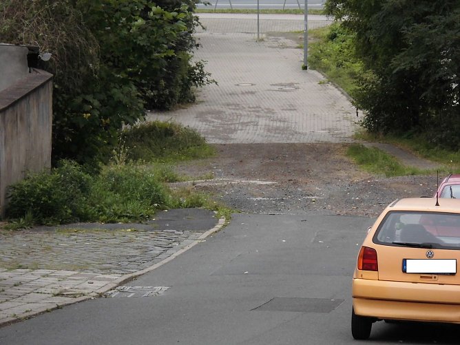 Auch das untere "St&uuml;ck" sollte bald eine Asphaltdecke erhalten (Foto: nnz)