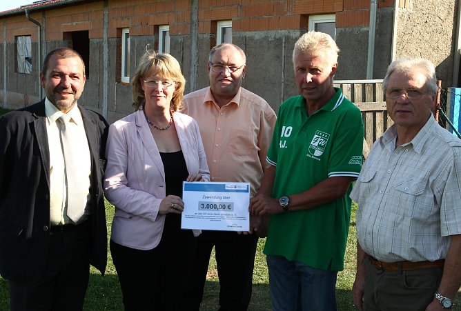 &Uuml;berreicht (Foto: nnz)