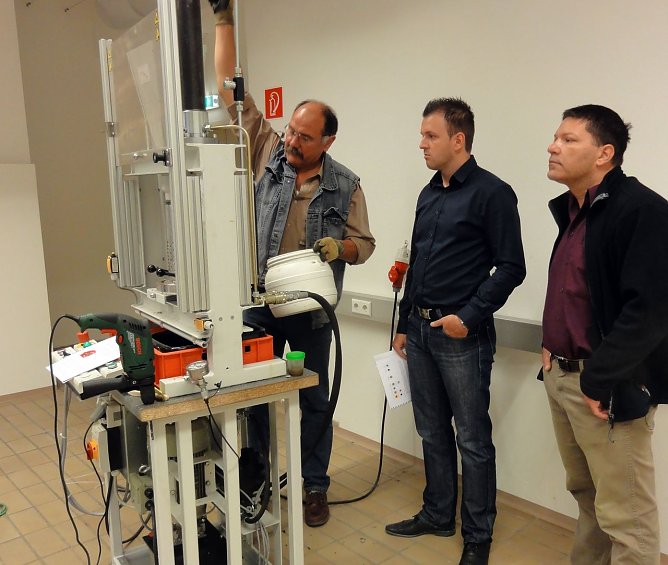 Erstes Exemplar verkauft (Foto: M.Eng. Christian Borowski (FHN))