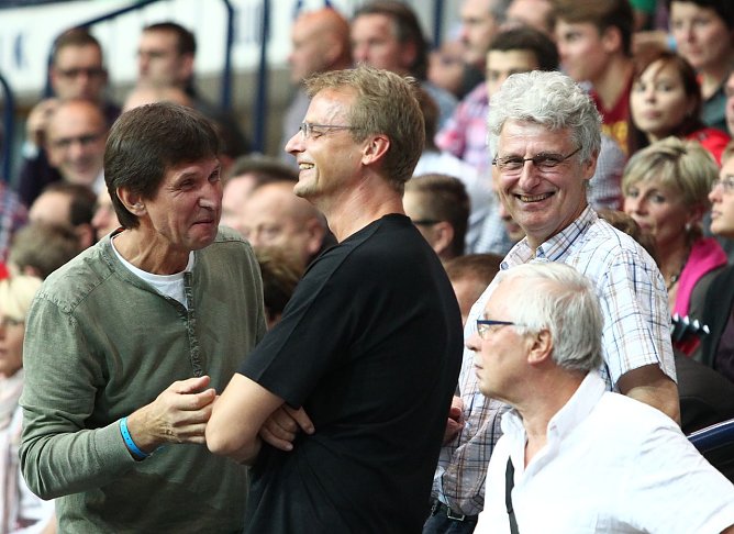 Sascha Metelski (links) im Gespr&auml;ch mit Andreas Mann und Karl.Heinz Steglich (Foto: nnz)