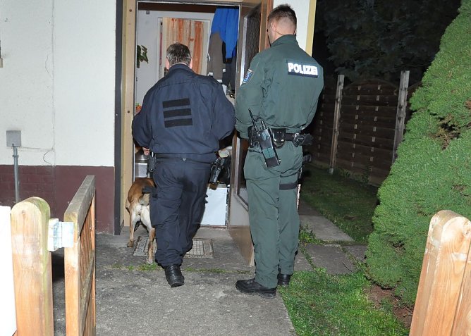 Ein Objekt wird durchsucht (Foto: LKA) Ein Objekt wird durchsucht (Foto: LKA)