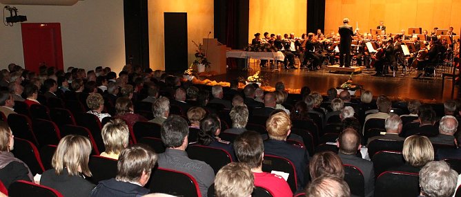 Festlicher Rahmen im Theater (Foto: nnz) Festlicher Rahmen im Theater (Foto: nnz)