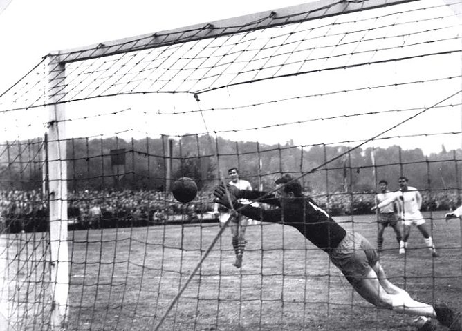 Gegen Rudisleben in der Saison 1965/66 (Foto: Archiv Verkouter)