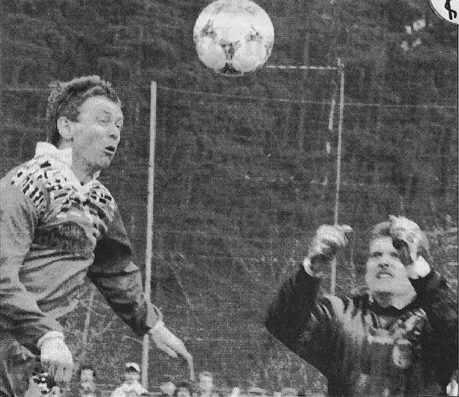 Frank Ludwig im Duell mit J. Adler (Foto: Archiv Verkouter) Frank Ludwig im Duell mit J. Adler (Foto: Archiv Verkouter)