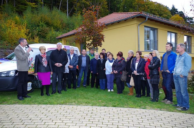 Caddy &uuml;bergeben (Foto: M. Sch&uuml;ler)