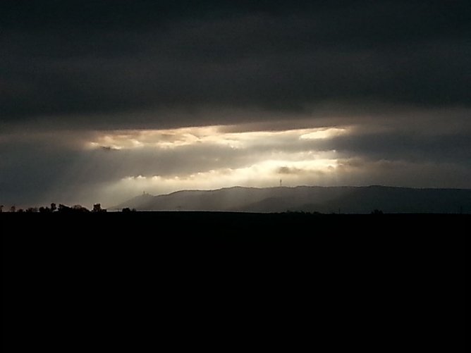 Blick von Urbach auf den Kyffhäuser - aufgenommen am Donnerstagmorgen (Foto: R. Barth) Blick von Urbach auf den Kyffhäuser - aufgenommen am Donnerstagmorgen (Foto: R. Barth)