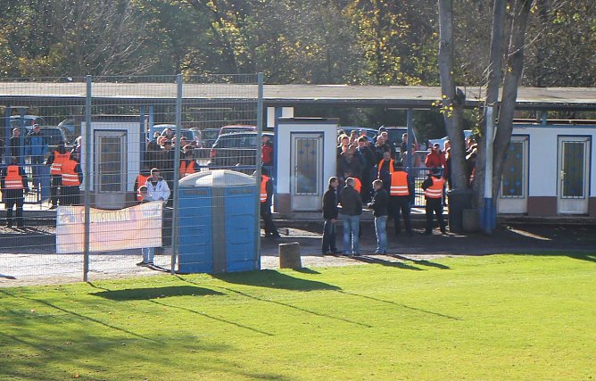 Sie wollen noch "rein" (Foto: nnz)