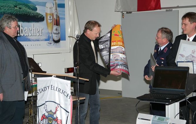 Feuerwehr im neuen Domizil (Foto: nnz)