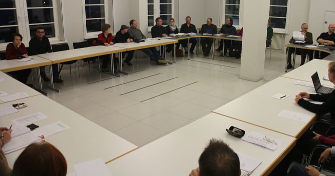 Runder, eckiger Tisch (Foto: nnz) Runder, eckiger Tisch (Foto: nnz)