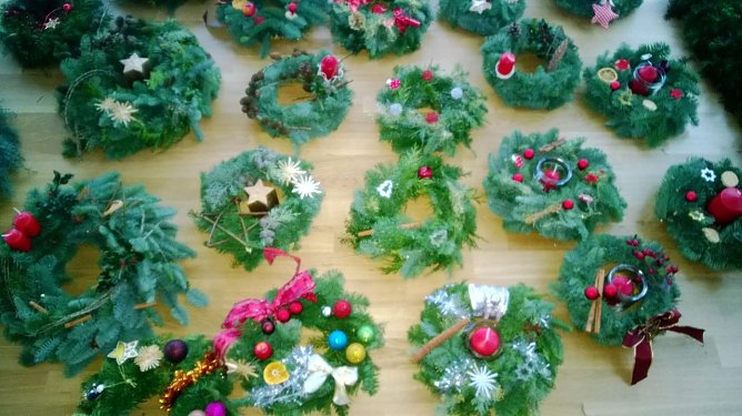 Kränze gebunden (Foto: privat) Kränze gebunden (Foto: privat)