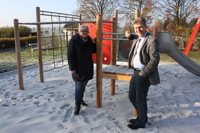 Übergeben (Foto: P. Grabe|Stadtverwaltung Nordhausen) Übergeben (Foto: P. Grabe|Stadtverwaltung Nordhausen)