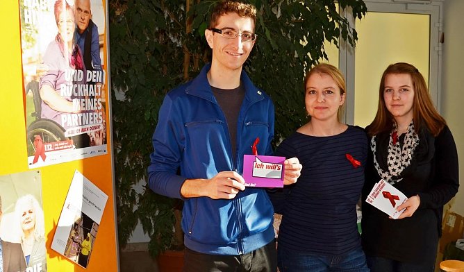 Schleife zeigen (Foto: Tina Schneppe, FHN)