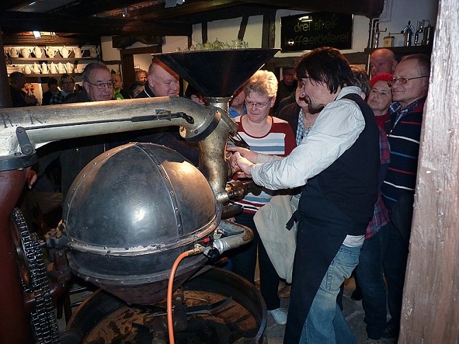 Rösten (Foto: Museum Tabakspeicher) Rösten (Foto: Museum Tabakspeicher)