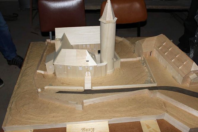 Partys auf Burg Straußberg? (Foto: Karl-Heinz Herrmann) Partys auf Burg Straußberg? (Foto: Karl-Heinz Herrmann)